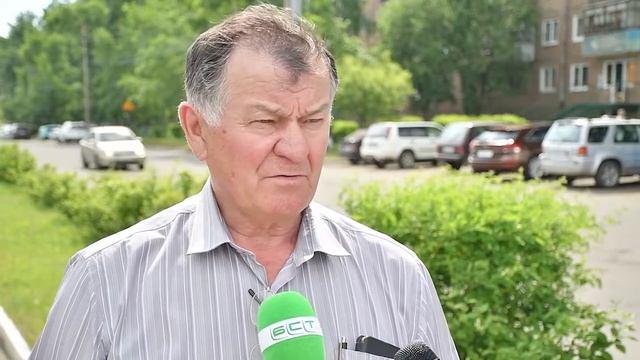 Гусеницы вновь атаковали городские яблони. Как истреб смотреть онлайн