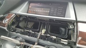 снятие дисплея навигации BMW X5 E70