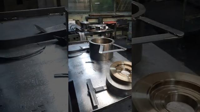 Изделие из сырой резины. Процесс изготовления сальников. смотреть онлайн