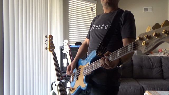 Squier 40th Anniversary Precision Bass Gold Edition смотреть онлайн