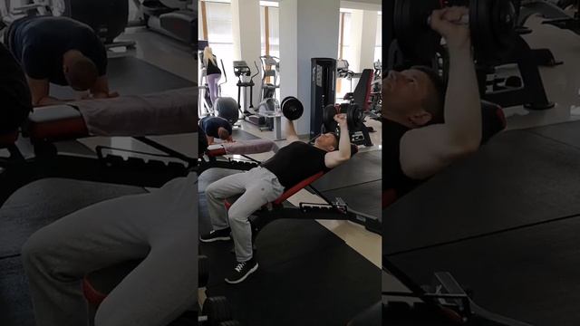 Incline bench press of dumbbells | Жим гантелей на наклонной скамье