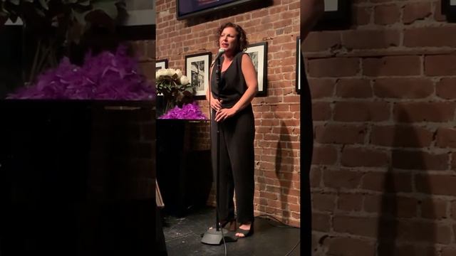 Sarah Ferro Sings “Hallelujah” by Leonard Cohen смотреть онлайн