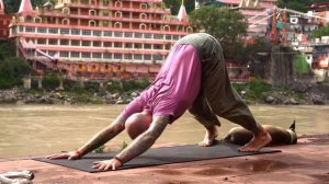 Йога для начинающих в домашних условиях | 25 минут комплекс на все тело