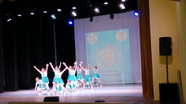 танец "Светлячки" от гр. Новое поколение