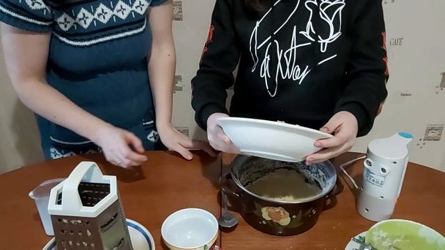 Готовим яблочные вафли с корицей!