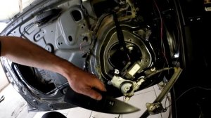 Nissan Note стеклоподъёмники. Поцарапал тонировку?