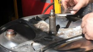 Сложный ремонт вала стиральной машины Bosch.  Извлекаю сваркой обоймы подшипников