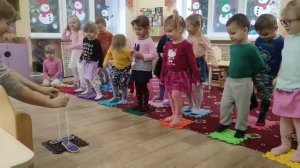 Нейробика. Игра "Внимательные ножки" на координацию движений