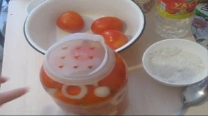 Закатываем помидоры с луком в 2 х литровой банке