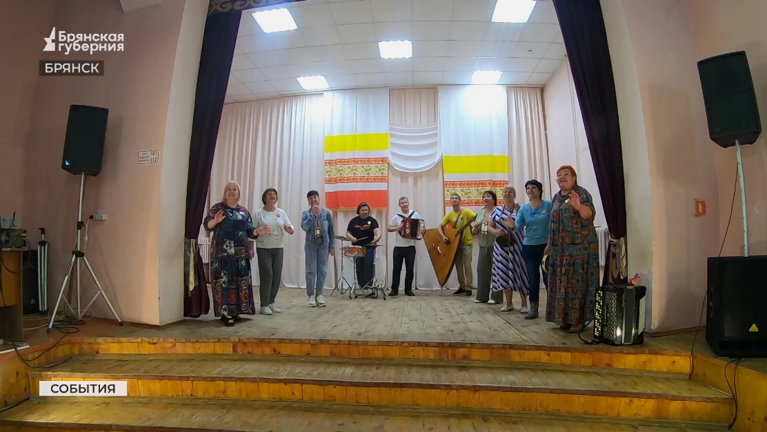 Брянский народный ансамбль русской песни "Околица" стал лауреатом фестиваля "Играй, Гармонь! "