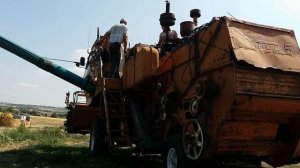 Запуск двигателя после ремонта на комбайне Нива СК5