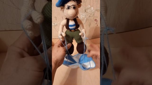 Десантник крючком по авторскому МК Елены Беловой смотреть онлайн