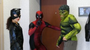 Беременная Фроузен Эльза против Спайдермена. Женщина кошка похитила ребенка спайдермена, КАРАУЛ!!!