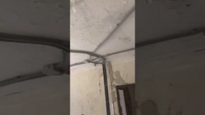 Штукатурка по маякам, монтаж электропроводки, демонтажник работы