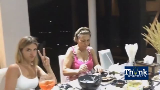 Арарат Кещян со своей мамой Алмаст Аваковной поют песню на армянском смотреть онлайн