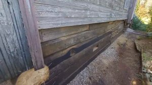 Подъем старого дома из бревна на шпалы