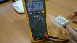 Мультиметр Fluke 115. Часть 2. Проверка аккумуляторов типа АА