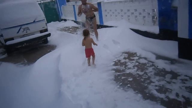 Как правильно бегать босиком по снегу смотреть онлайн