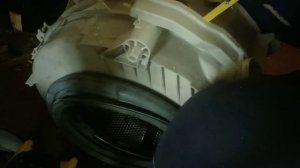 Как распилить клееный бак стиральной машины Zanussi EWS 103410 A с кривым швом бачка прессостата.