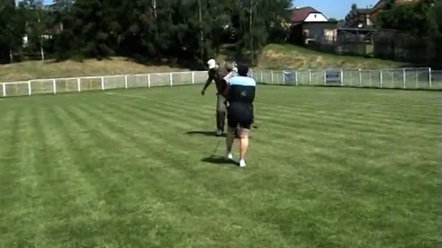 4 6 2011 Ukázky výcviku psů na dětském dnu v Černovicích Kamera a střih by Karel Žáček 1 část смотреть онлайн