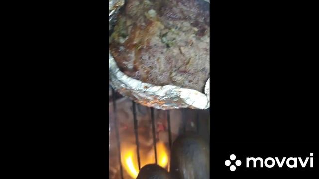 Стейки из говядины с овощами на мангале