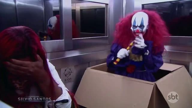 Клоун в лифте Пранк