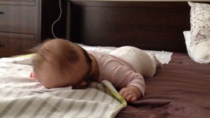 4 месяца. Переворачивается сама!