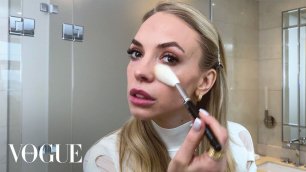 Надежда Сысоева показывает макияж в коричневых тонах | Vogue Россия