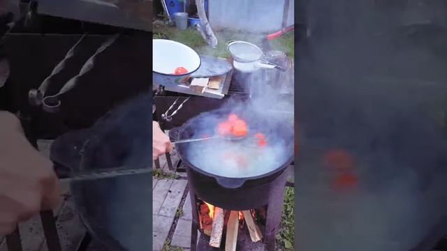 Уха в казане на костре! #уха  #уханакостре #готовимвказане