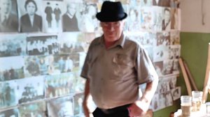 С дедушкой у него в музее.