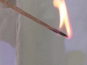 Химия. Опыты. Неорганика. Взаимодействие безводной азотной кислоты с углем