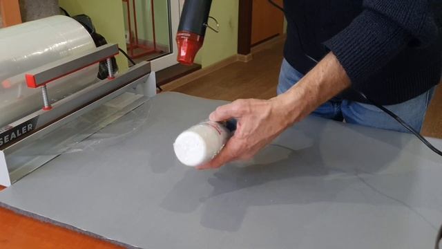 Упаковка баллончика в ПОФ плёнку с помощью ручного запайщика iSealer смотреть онлайн