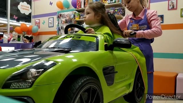 Детская парикмахерская.Влог.Первая стрижка в салоне красоты. смотреть онлайн