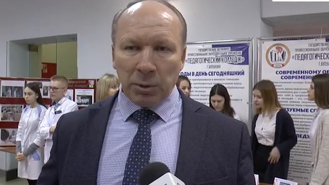 В Бузулуке прошла «Ярмарка вакансий» смотреть онлайн