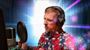 На аллее в парке