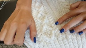 Свитер спицами "LaRoshe" для девочки, анонс.