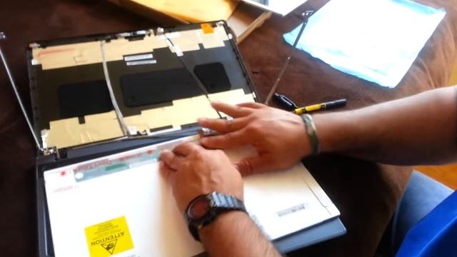 Laptop screen replacement / How to replace laptop screen (ACER Aspire 5250) смотреть онлайн