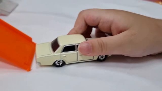 Tomica car 03 Crown Super Deluxe 50th anniversary смотреть онлайн