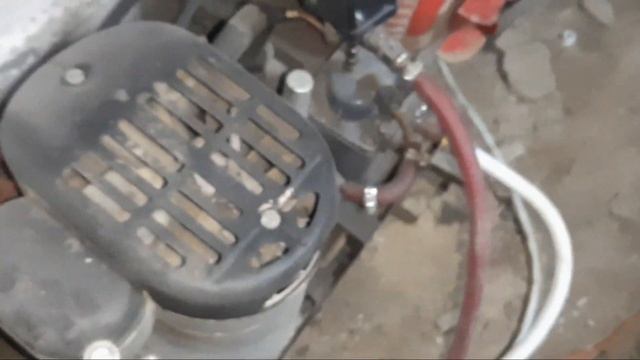 Обзор Компрессор У43102А Первый запуск У нас 4года просто стоял Мы его модернизировали немного. смотреть онлайн