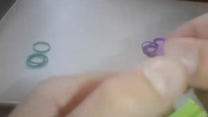 Как плести брелок цветочек из резинок ★★★