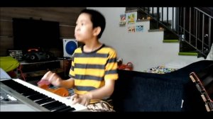 мальчик с ума сошел играет на пианино злая песня