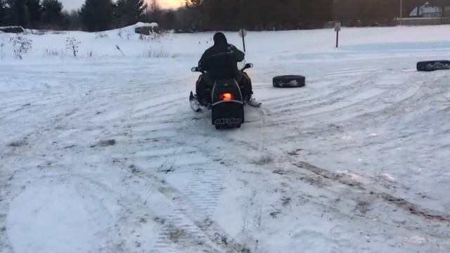 V1000 Skidoo смотреть онлайн