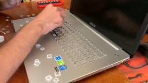 Как разобрать клавиатуру ноутбука | Или история о том как я залил ноут...