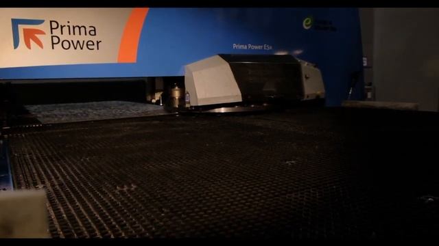 Перфорация листа на координатно-пробивном прессе ООО "Илеко" смотреть онлайн