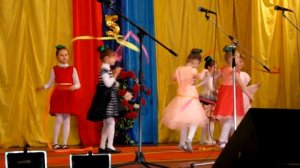 Танец-"Я рисую этот мир"исп.гр."Смайлики"