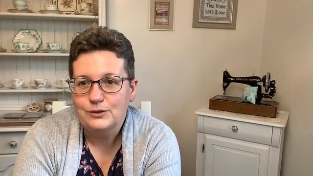 Flosstube #19 - All the stitching and a Valentine's Smalls Spotlight смотреть онлайн