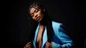 Темнокожая МОДЕЛЬ в ГОЛУБОМ!.mp4