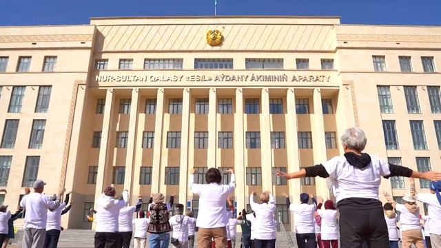 Флешмоб ко дню пожилых людей провели в столице смотреть онлайн