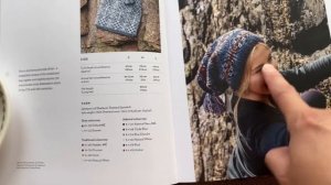 Dinara Apa 25: Осеннее вязание: свитер Harlow стал жилетом, вяжу Very V, связала шапку Fair Isle