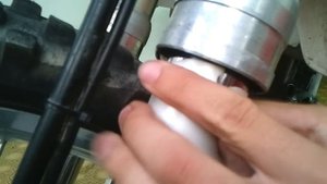 How to fix leaking fork seals. Подтекает масло из вилки? Чистка сальников и пыльников вилки.